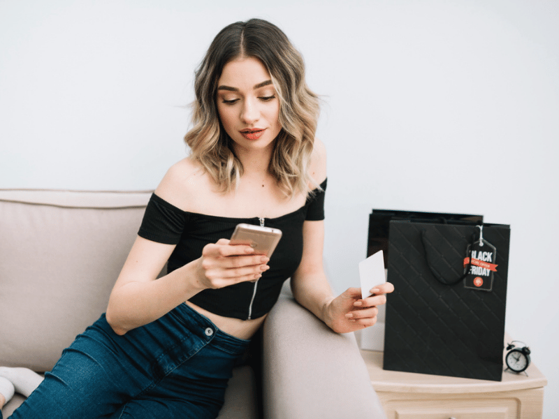 Shopper reviewing detailed product information for an ecommerce purchase